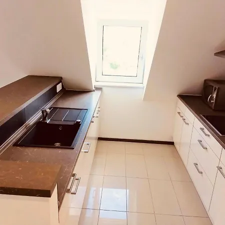 Modern City Center Netflix Vw 24h Apartment